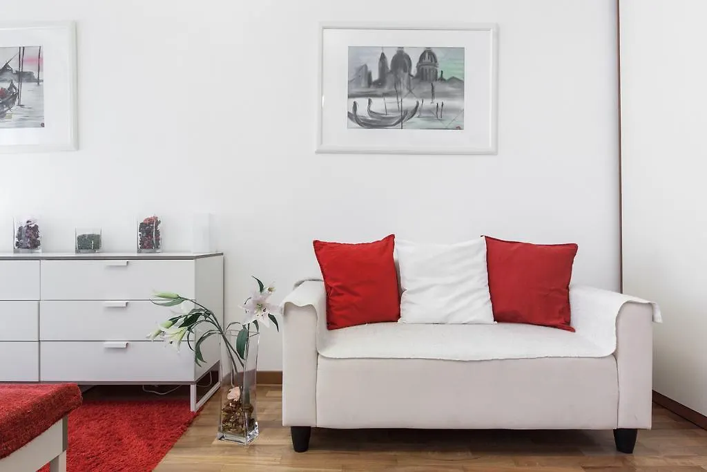 Leopardi 25 Apartment Milan